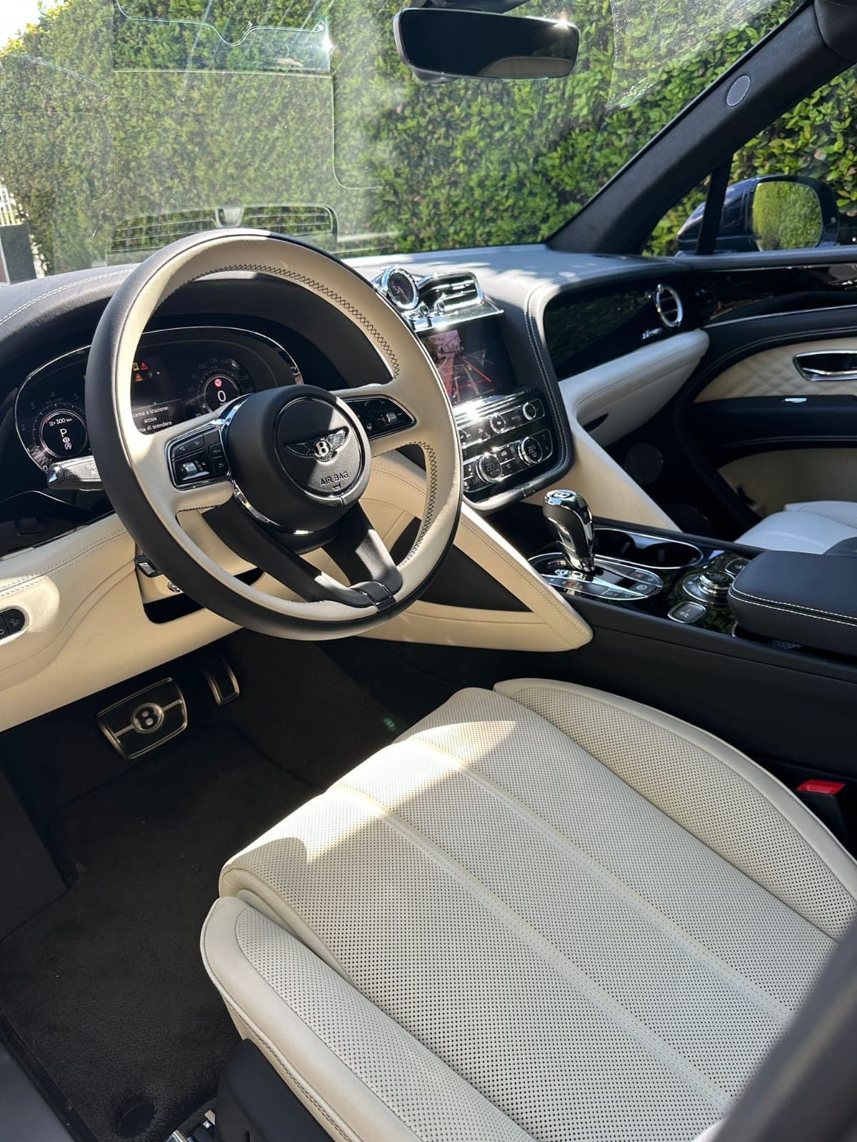 Bentley Bentayga EWB: vue 2
