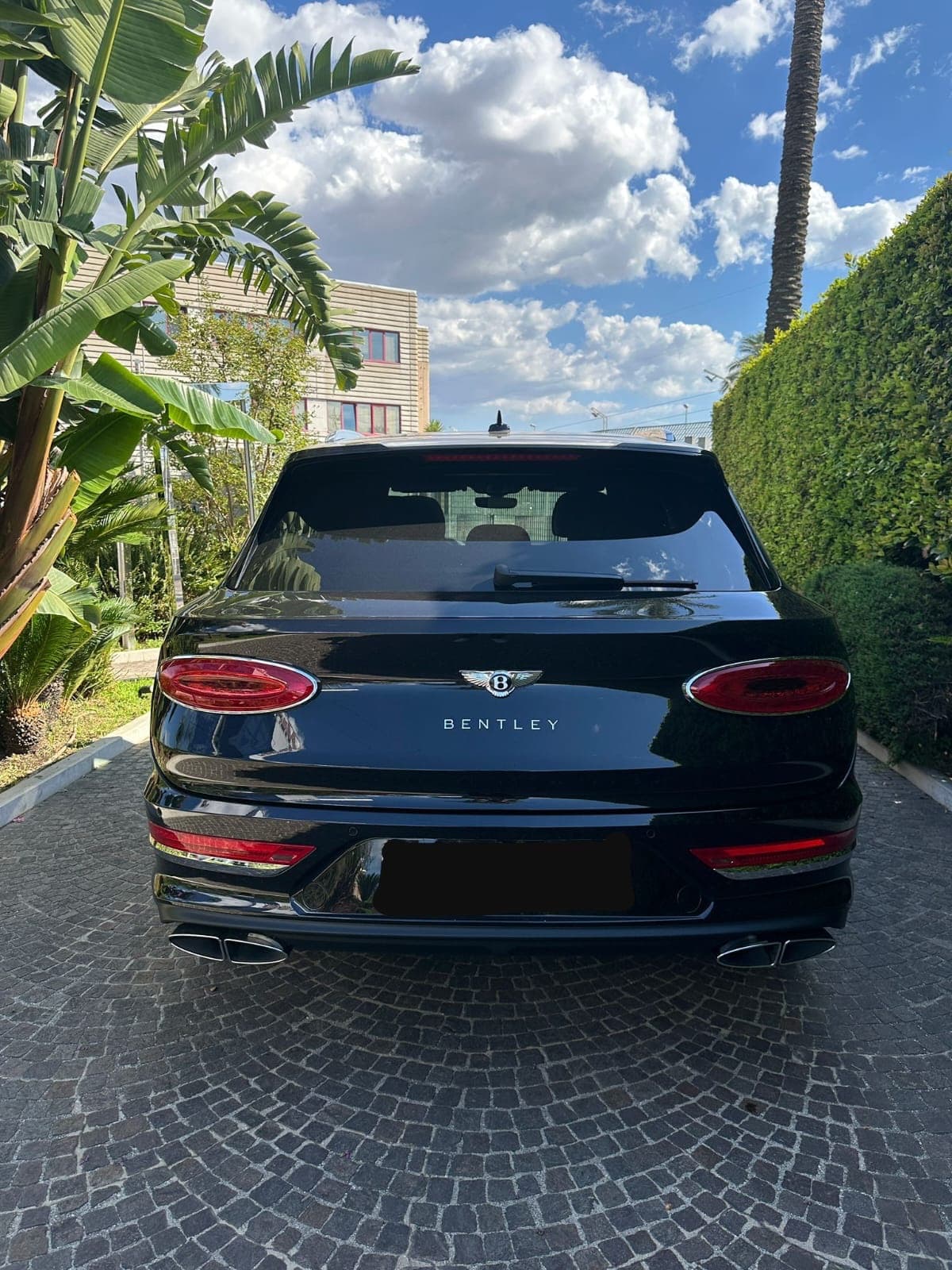 Bentley Bentayga EWB: vue 1
