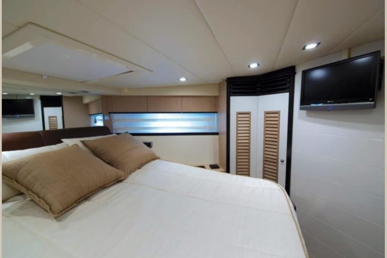 Motor Yacht: Private Charter: 4