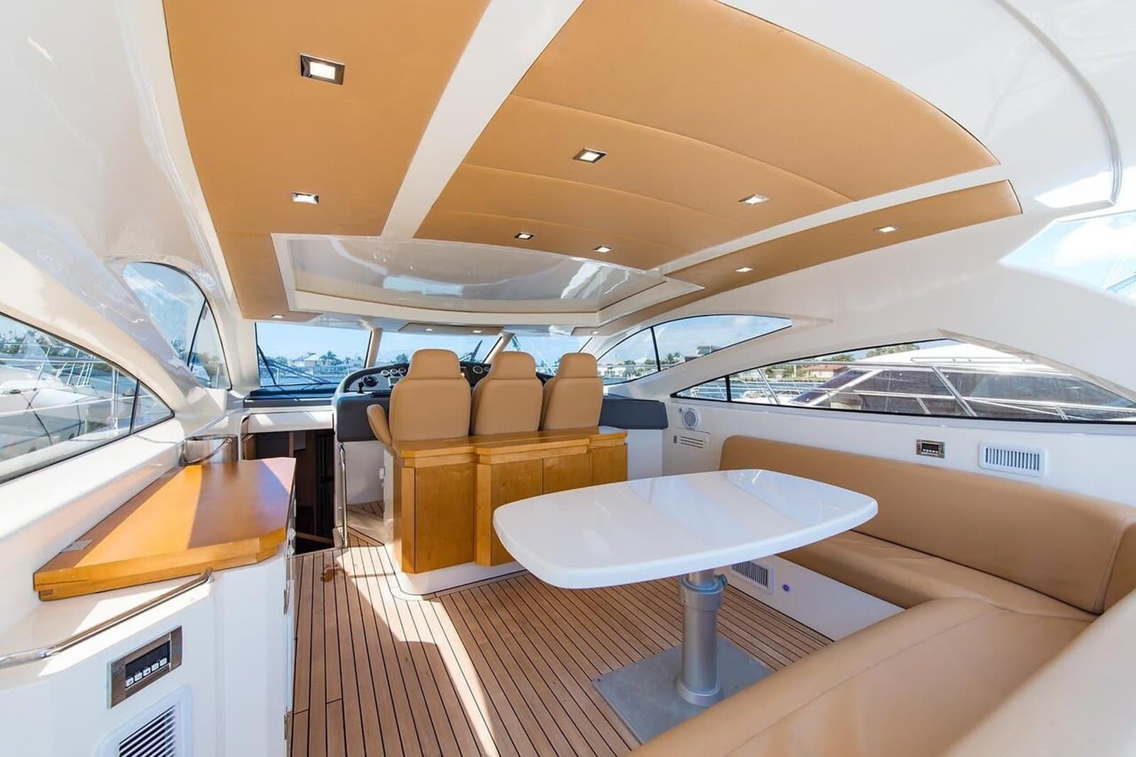 Motor Yacht: Private Charter: detail