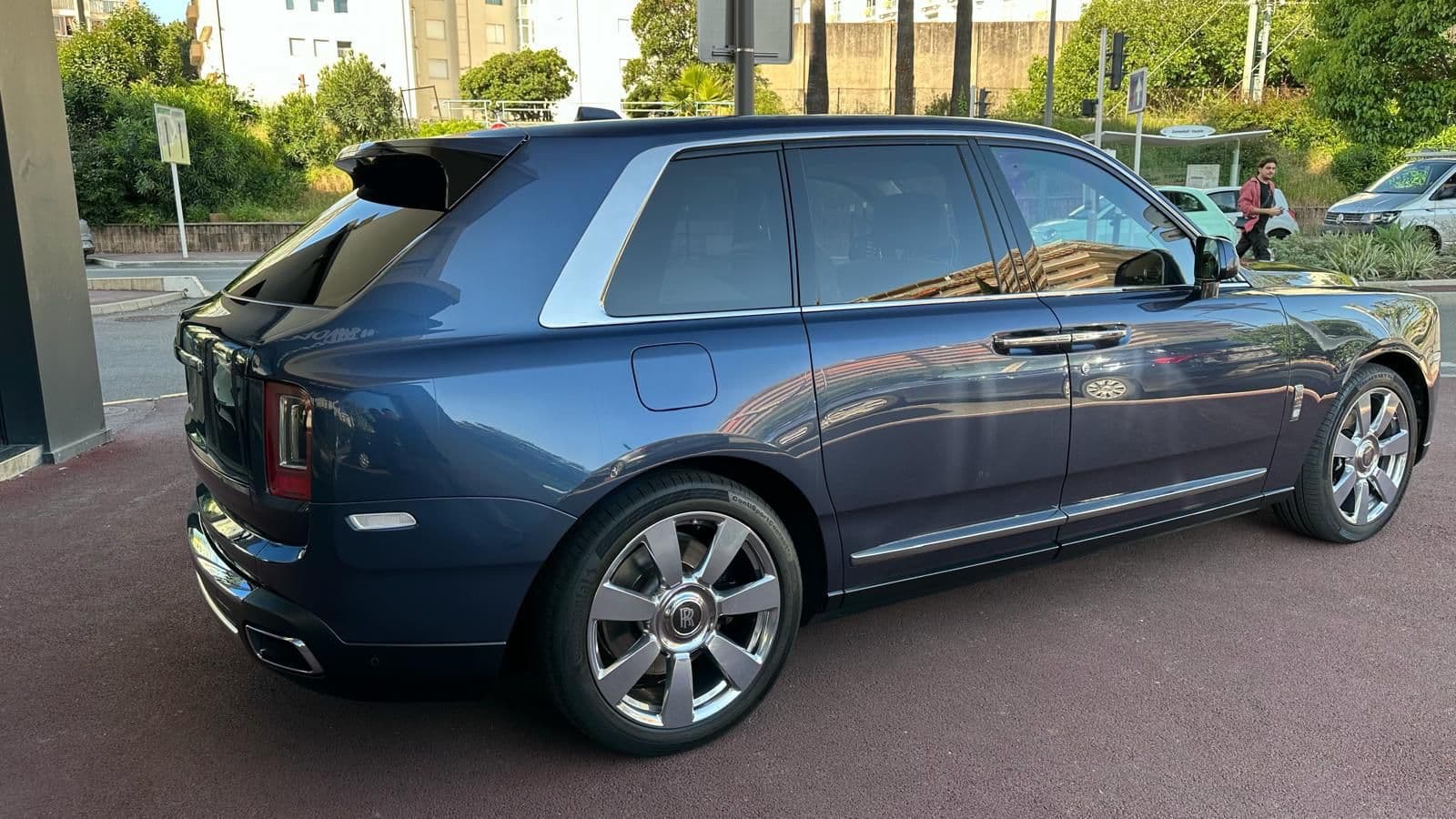 Rolls-Royce Cullinan Black Badge — vue 1