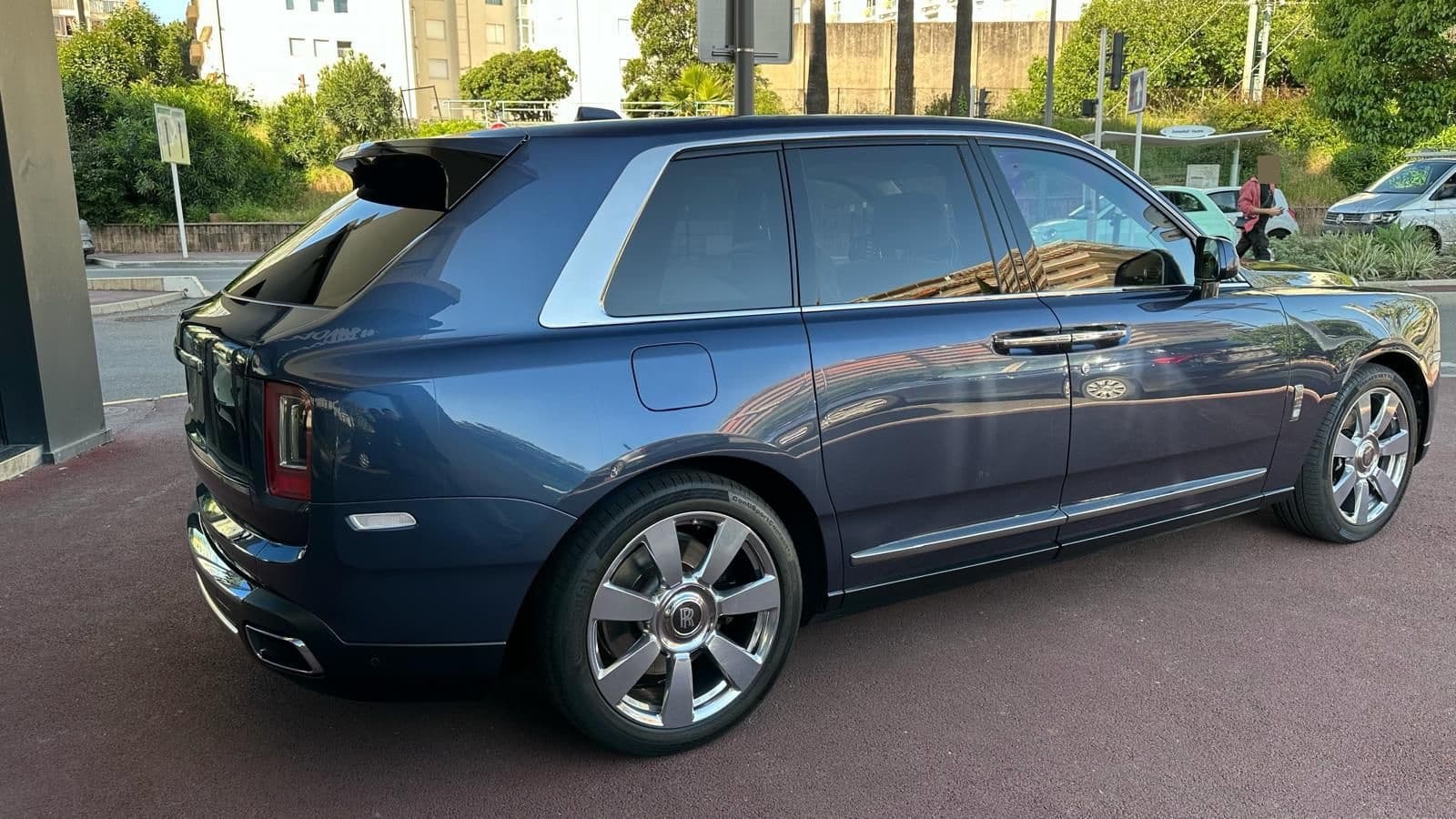 Rolls-Royce Cullinan Black Badge: vue 1