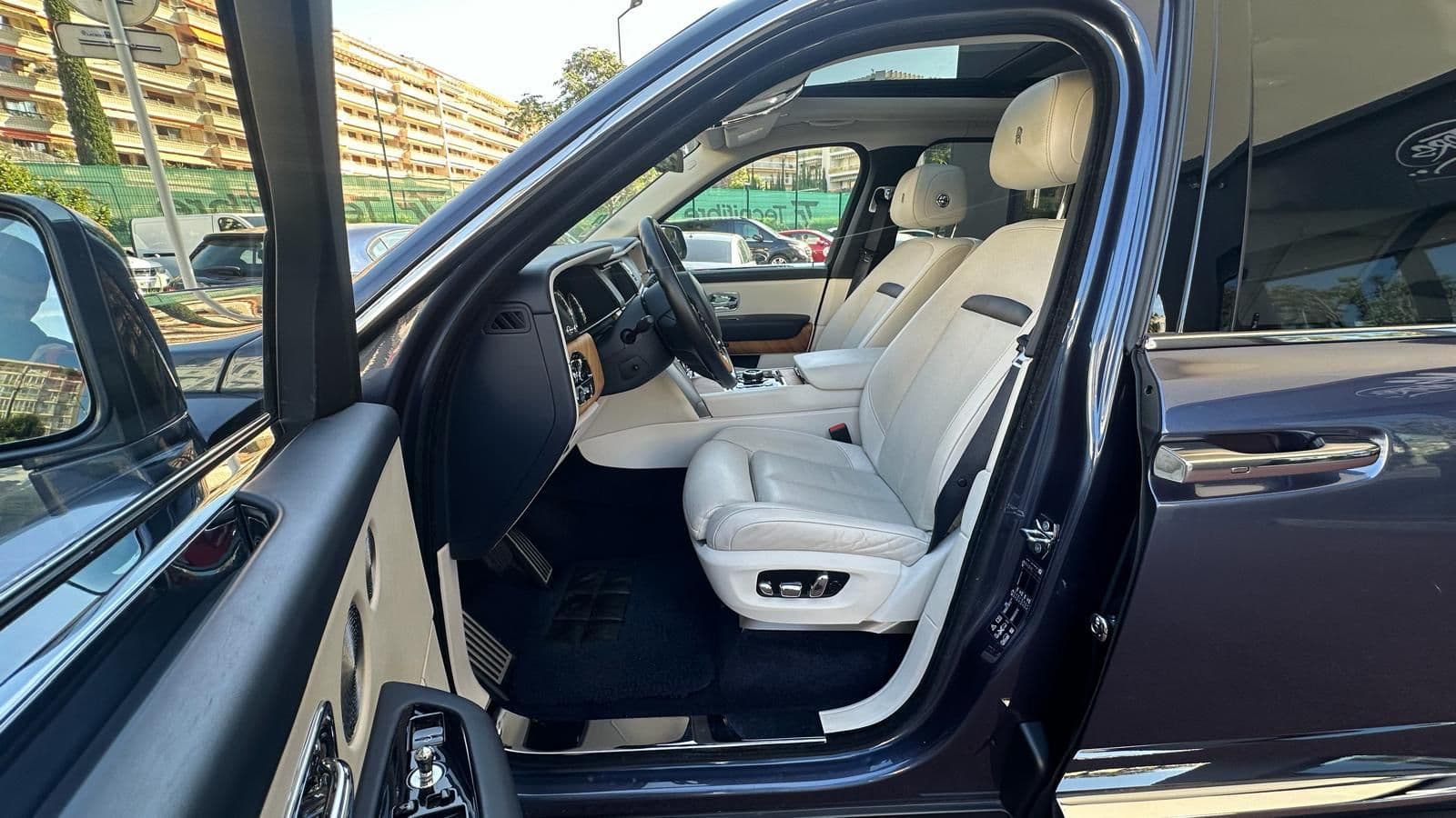 Rolls-Royce Cullinan Black Badge: vue 2