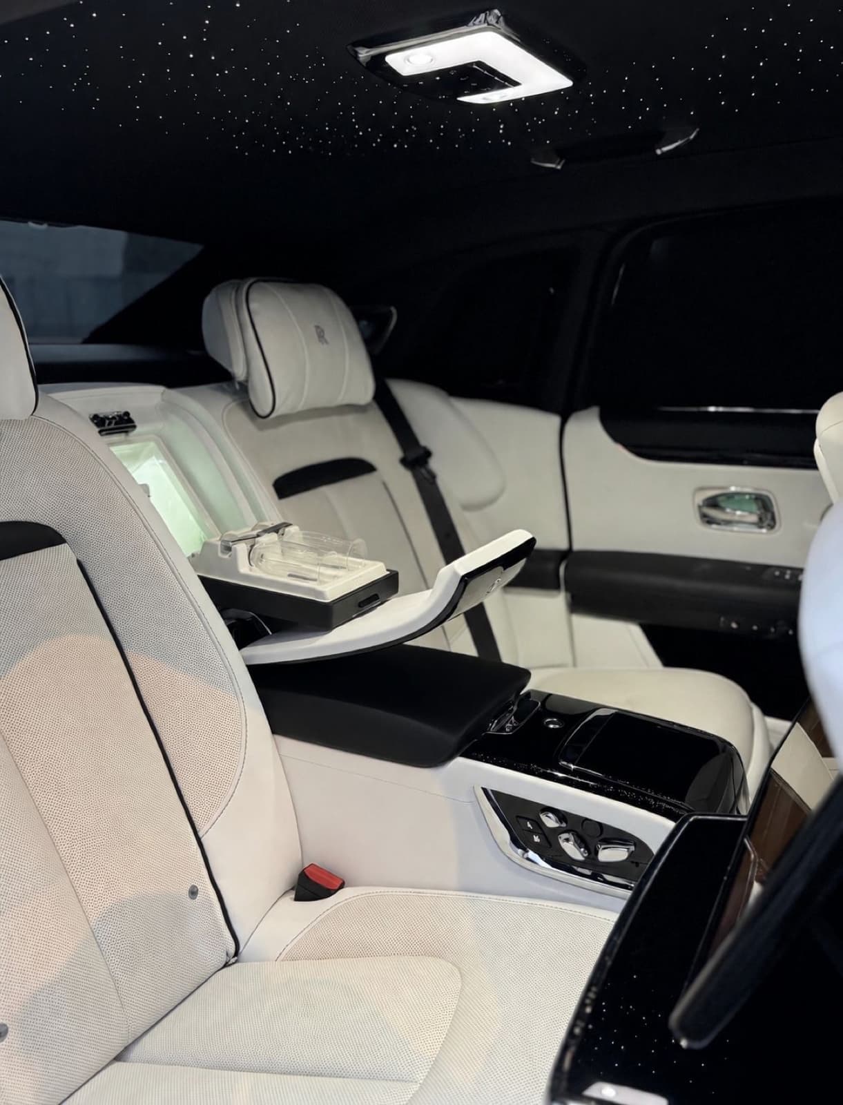 Rolls-Royce Ghost Extended: 10