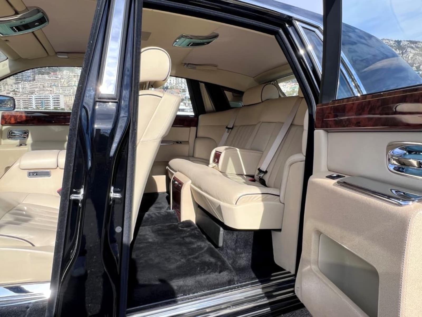 Rolls-Royce Phantom VIII: 12