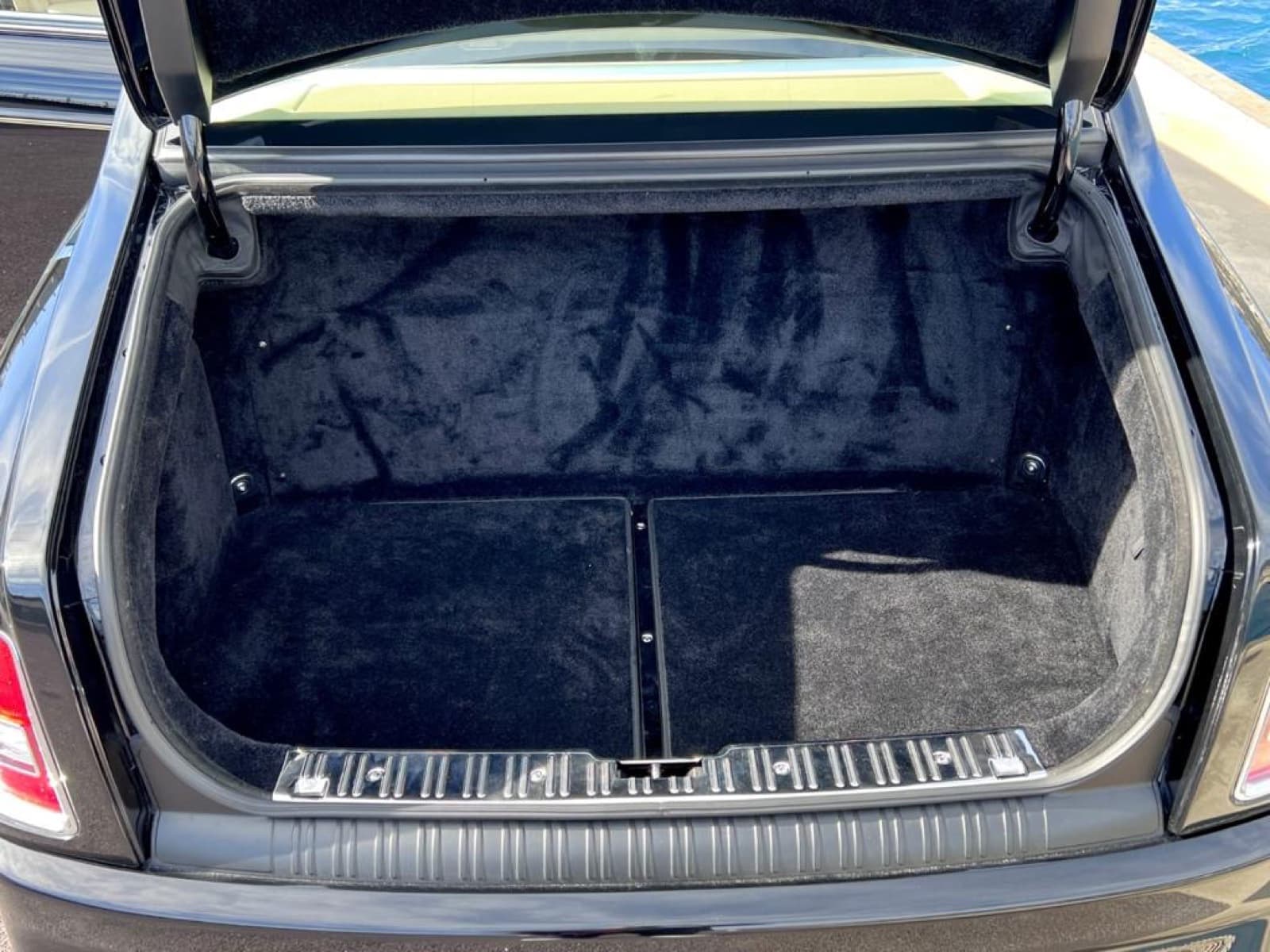 Rolls-Royce Phantom VIII: 13
